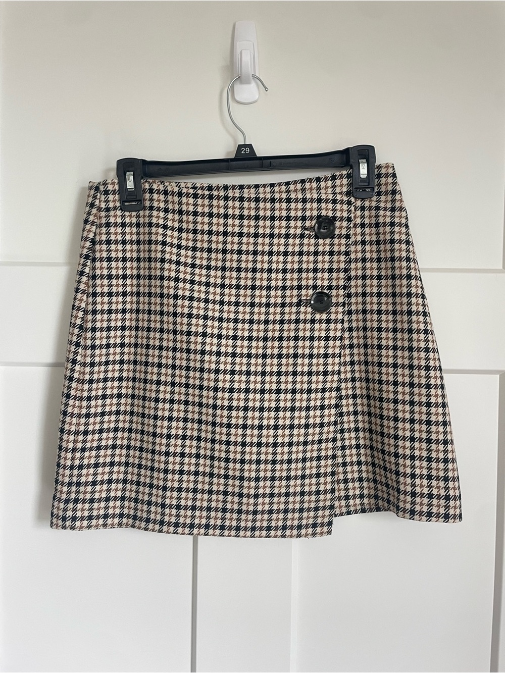 H&M Classic Houndstooth A-Line Mini Skirt in Beige and Black - Size 6